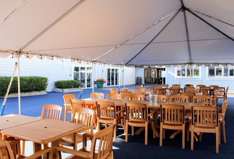 هتل Cape Cod Irish Village The Emerald Resort