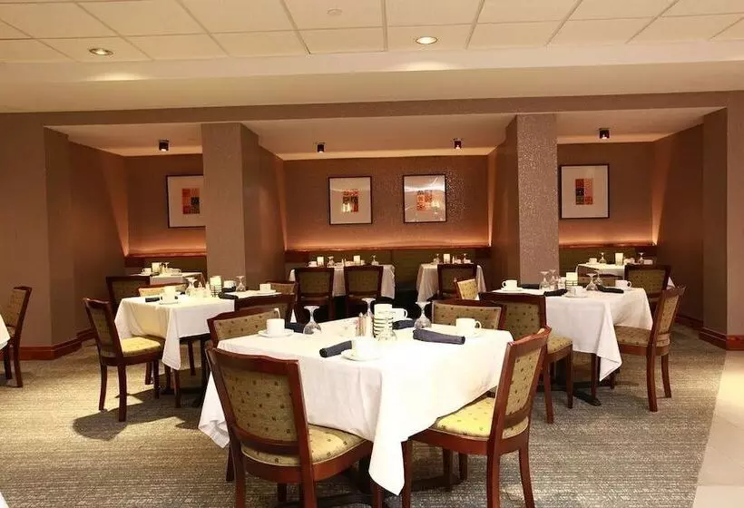 فندق Cape Cod Irish Village   The Emerald Resort