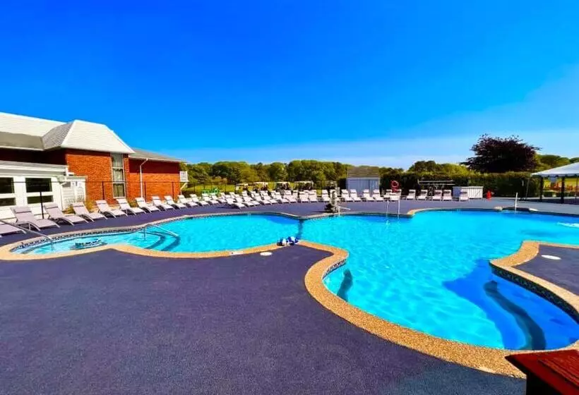 فندق Cape Cod Irish Village   The Emerald Resort