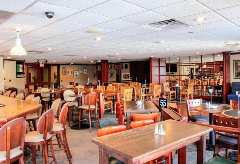 هتل Cape Cod Irish Village The Emerald Resort