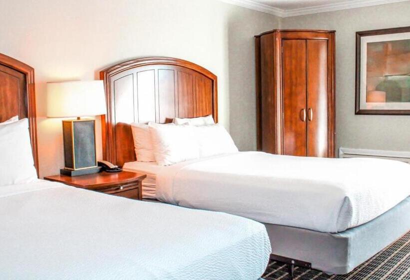 هتل Cape Cod Irish Village The Emerald Resort