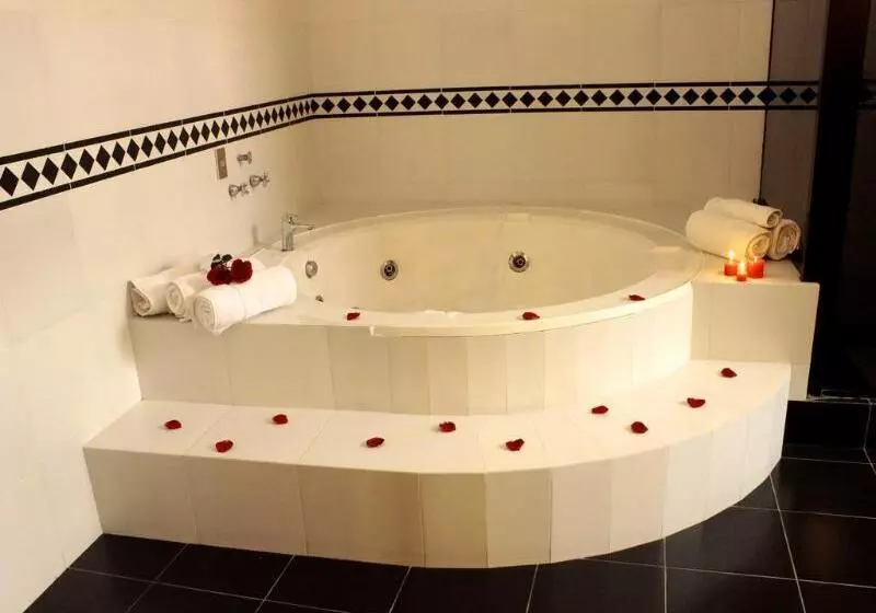 هتل Capital Plaza