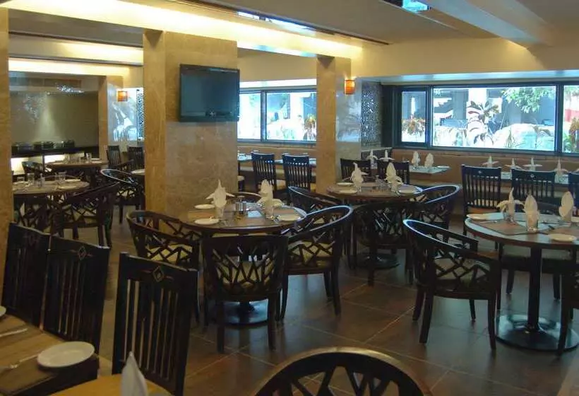 هتل Comfort Inn President Near Ahmedabad Junction Station