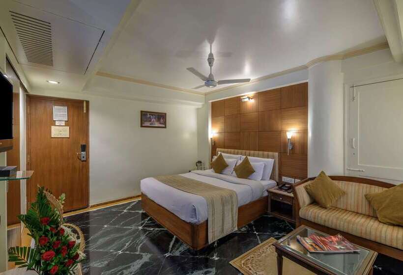 Отель Comfort Inn President Near Ahmedabad Junction Station