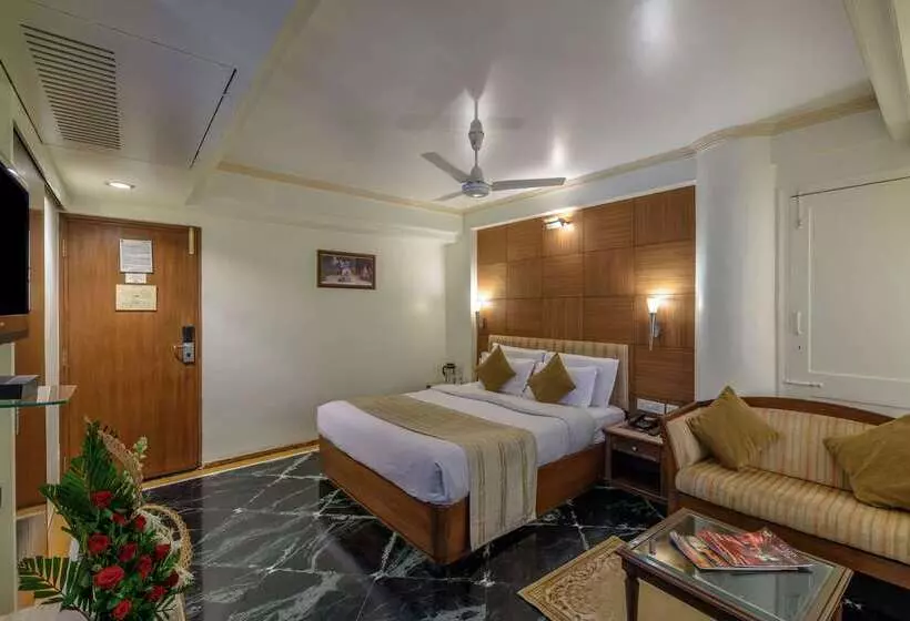 هتل Comfort Inn President Near Ahmedabad Junction Station