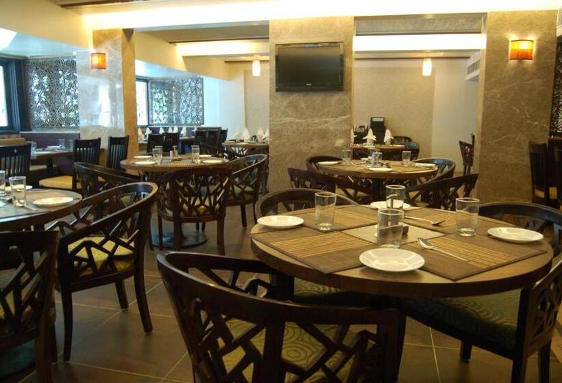Отель Comfort Inn President Near Ahmedabad Junction Station