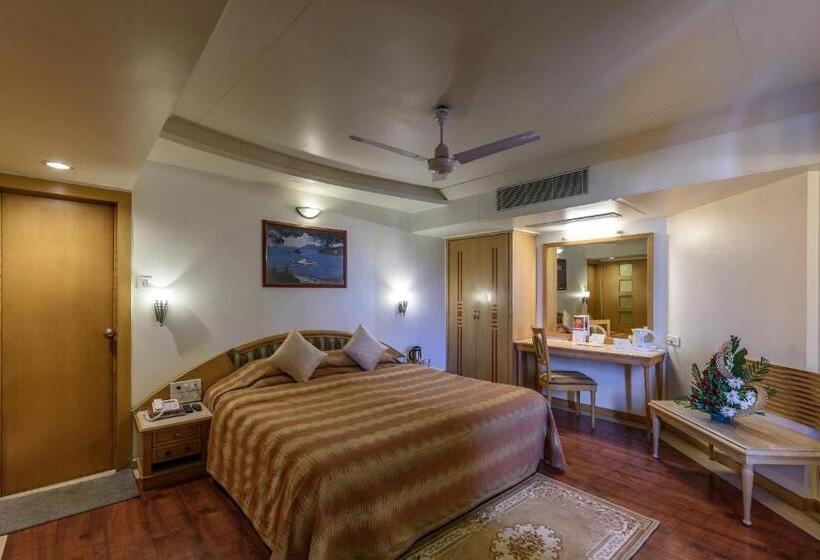 Отель Comfort Inn President Near Ahmedabad Junction Station