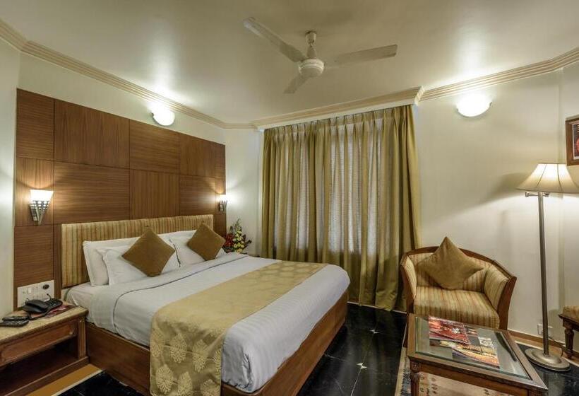 Отель Comfort Inn President Near Ahmedabad Junction Station