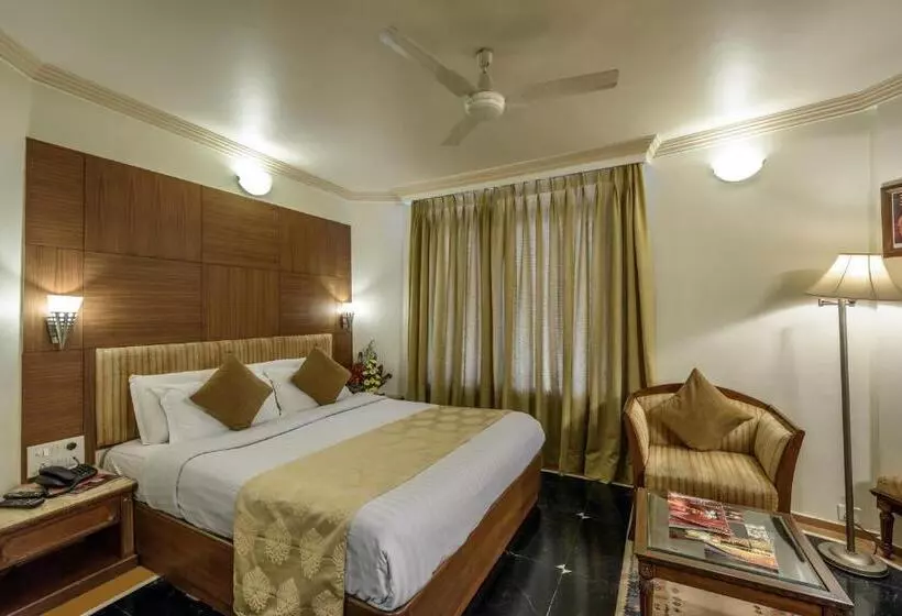 هتل Comfort Inn President Near Ahmedabad Junction Station