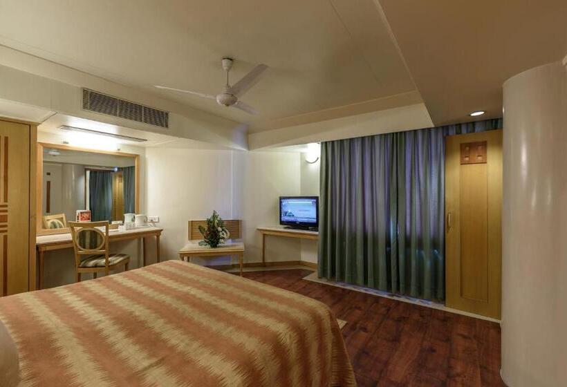 Отель Comfort Inn President Near Ahmedabad Junction Station