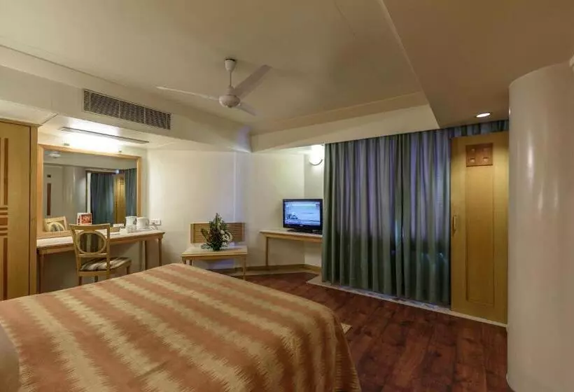 هتل Comfort Inn President Near Ahmedabad Junction Station