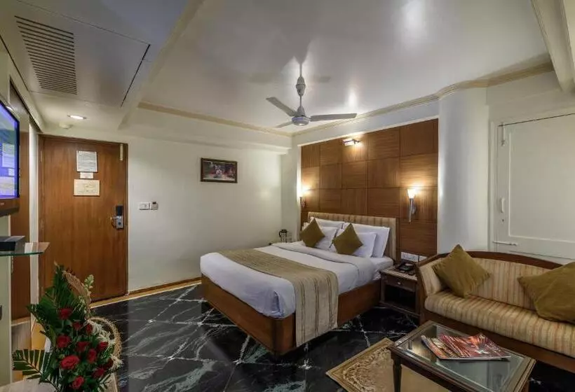 هتل Comfort Inn President Near Ahmedabad Junction Station