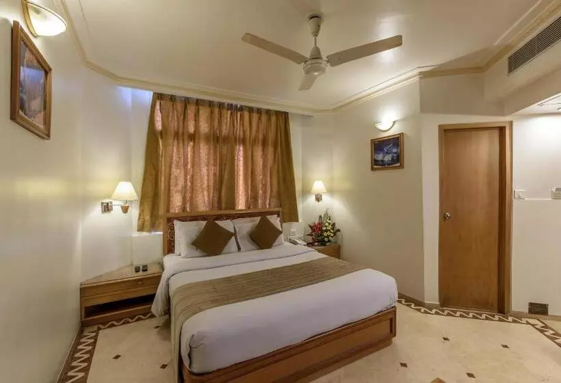 هتل Comfort Inn President Near Ahmedabad Junction Station