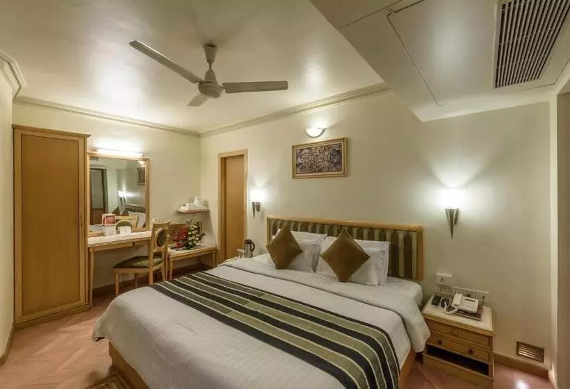 هتل Comfort Inn President Near Ahmedabad Junction Station