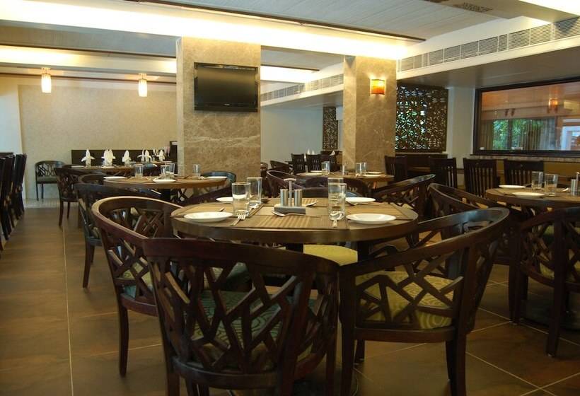 Отель Comfort Inn President Near Ahmedabad Junction Station