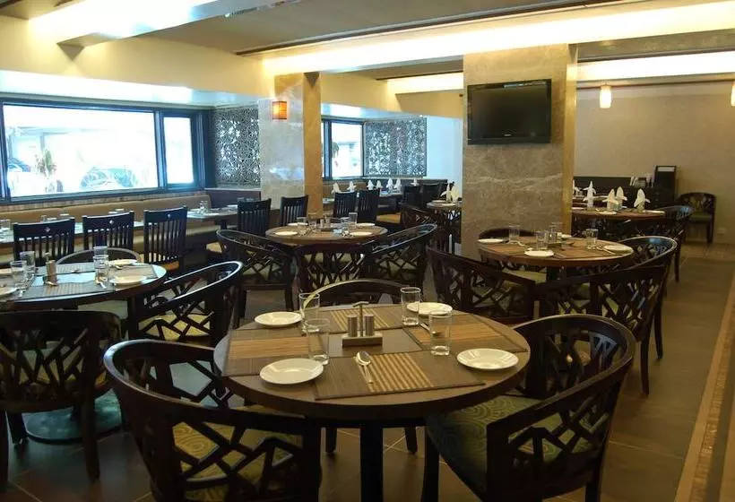 هتل Comfort Inn President Near Ahmedabad Junction Station