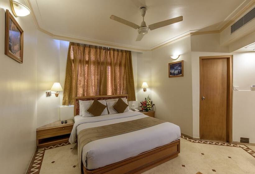 Отель Comfort Inn President Near Ahmedabad Junction Station