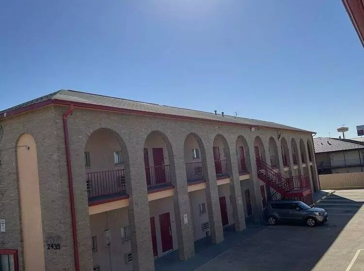 Отель Executive Inn & Suites Lackland Afb