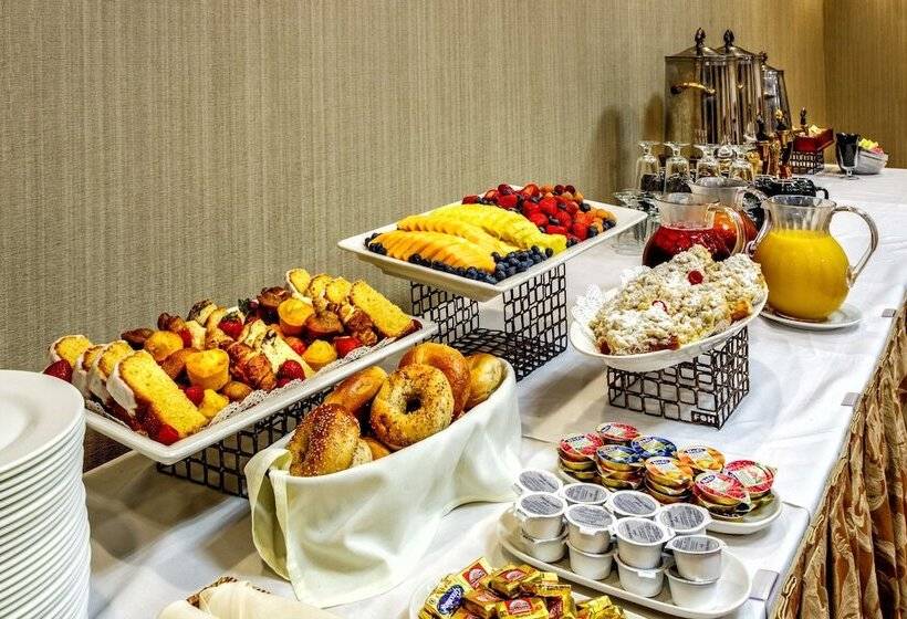 هتل Hilton Garden Inn New York / Staten Island