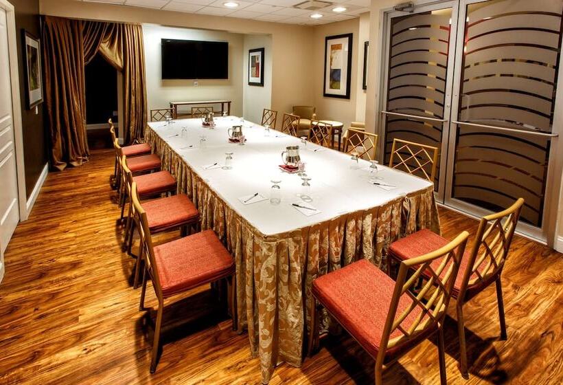 هتل Hilton Garden Inn New York / Staten Island