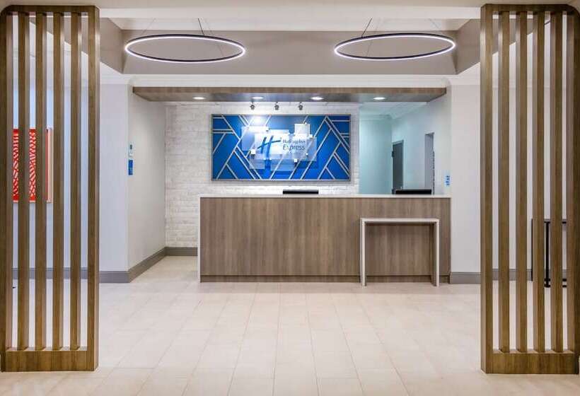 Hotel Holiday Inn Express And Suites Tampa I 75 At Bruce B. Downs, An Ihg