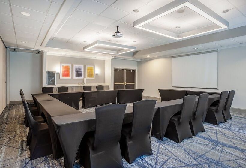 Hotel Holiday Inn Express And Suites Tampa I 75 At Bruce B. Downs, An Ihg