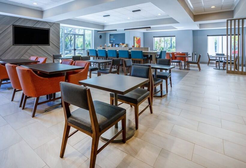 Hotel Holiday Inn Express And Suites Tampa I 75 At Bruce B. Downs, An Ihg