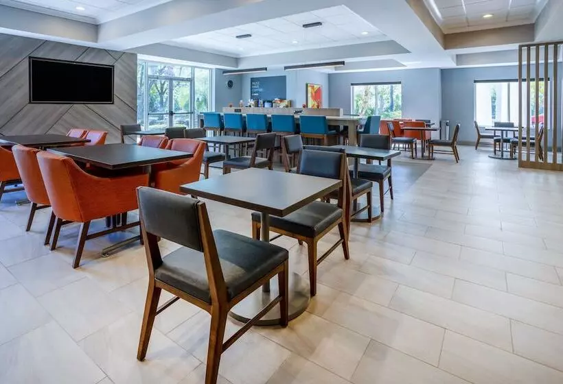 هتل Holiday Inn Express And Suites Tampa I 75 At Bruce B. Downs, An Ihg