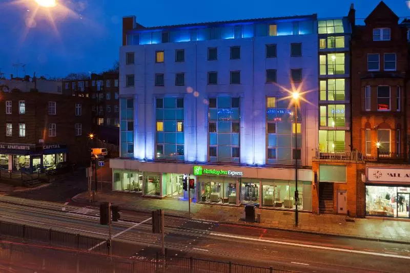 Otel Holiday Inn Express London Swiss Cottage