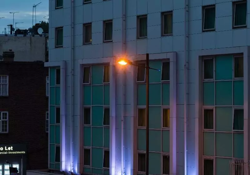 Otel Holiday Inn Express London Swiss Cottage