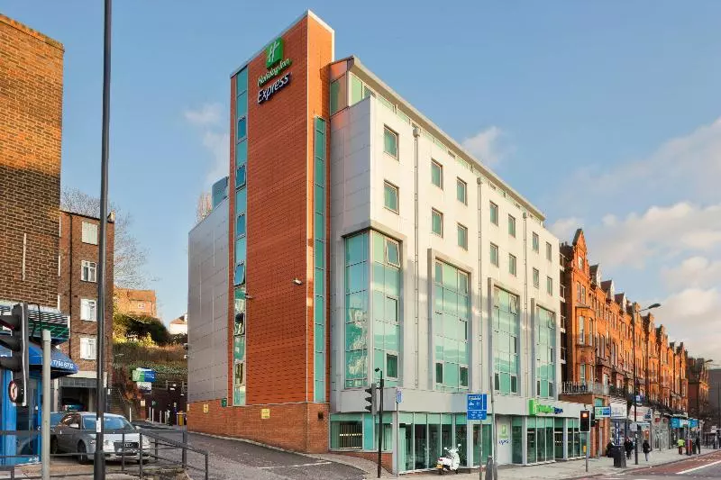 Otel Holiday Inn Express London Swiss Cottage