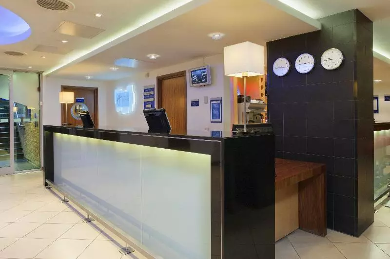 Otel Holiday Inn Express London Swiss Cottage