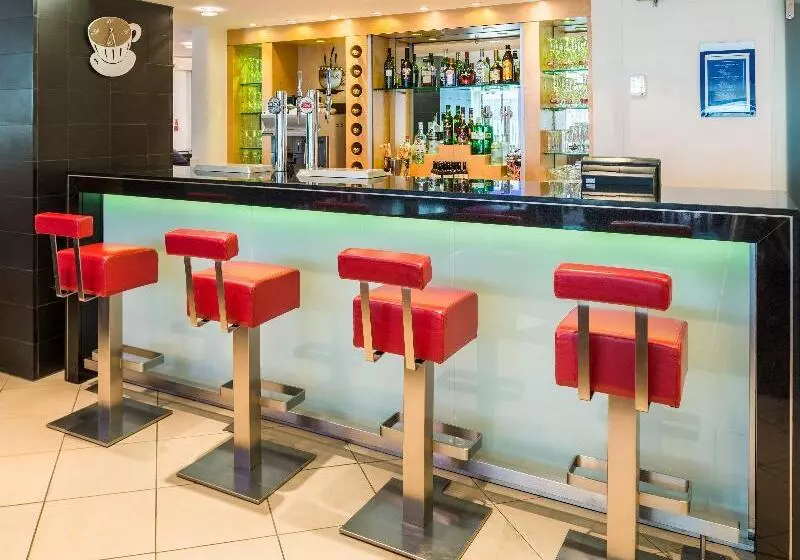 Otel Holiday Inn Express London Swiss Cottage