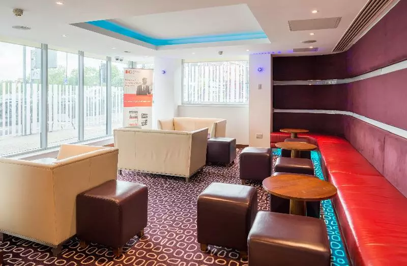 Otel Holiday Inn Express London Swiss Cottage