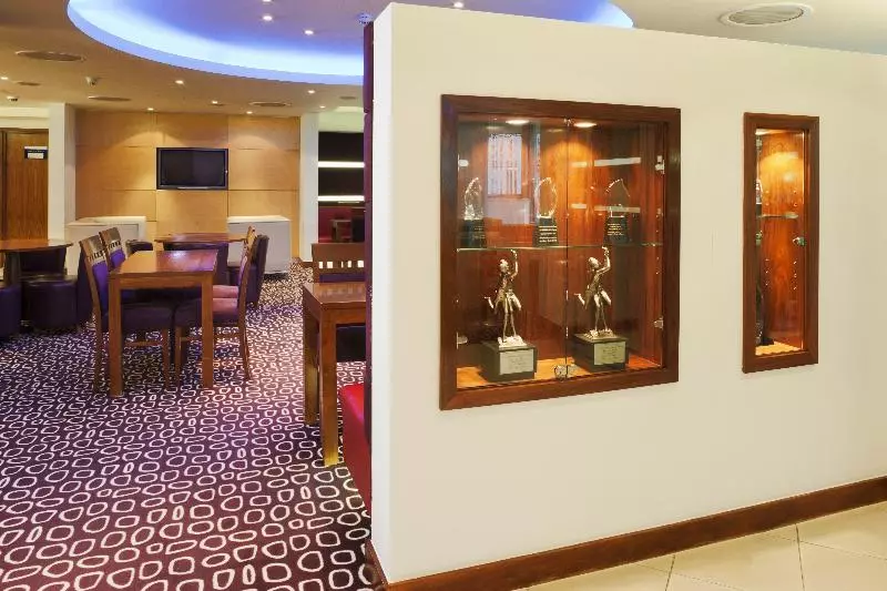 Otel Holiday Inn Express London Swiss Cottage