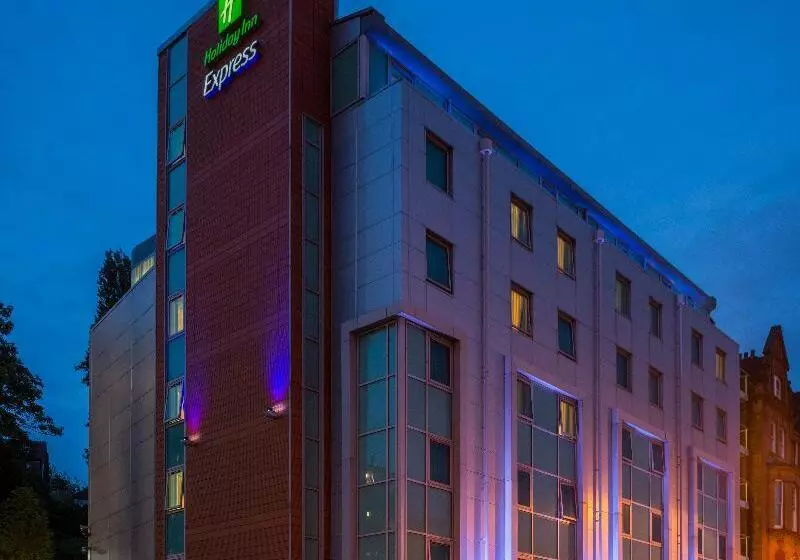 Otel Holiday Inn Express London Swiss Cottage