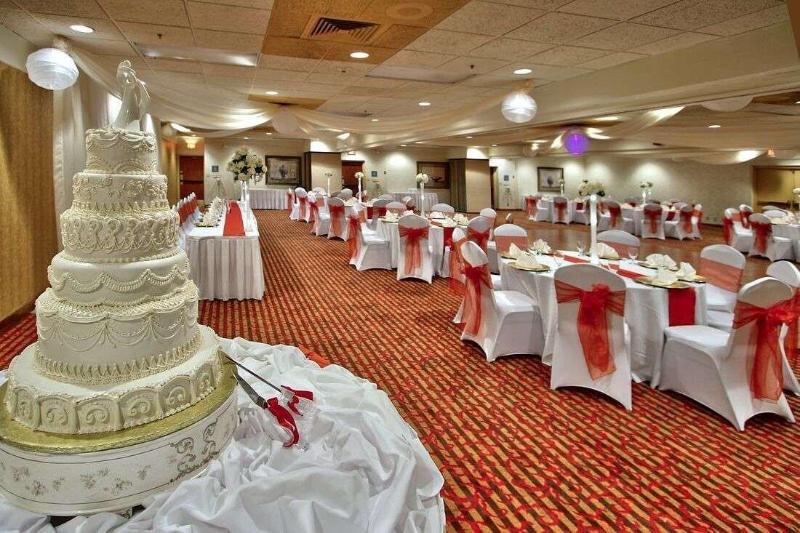 هتل Ramada By Wyndham Albuquerque Midtown