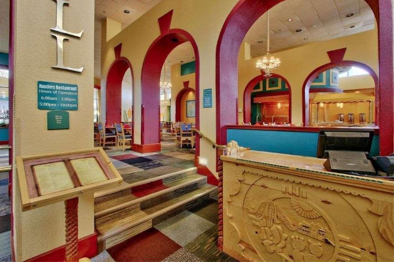 هتل Ramada By Wyndham Albuquerque Midtown