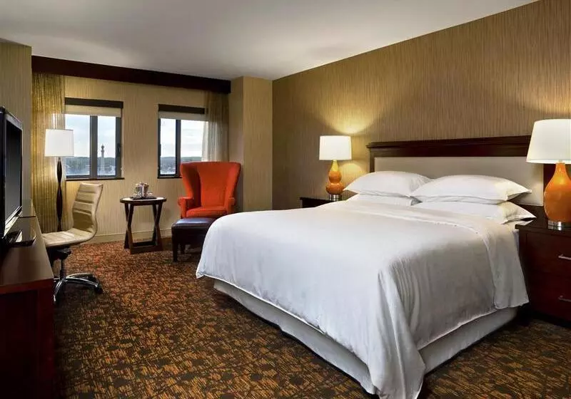 هتل Sheraton Springfield Monarch Place