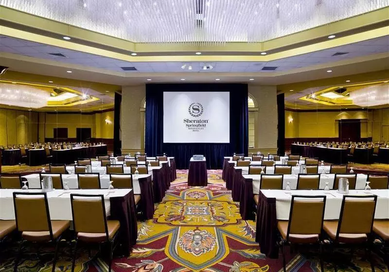 هتل Sheraton Springfield Monarch Place
