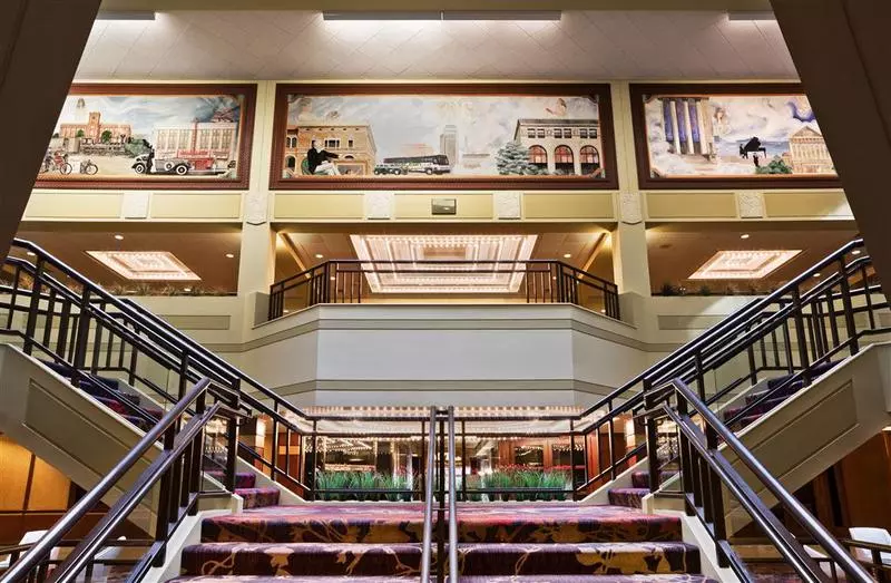 هتل Sheraton Springfield Monarch Place