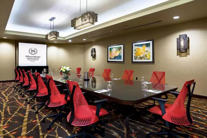 هتل Sheraton Springfield Monarch Place