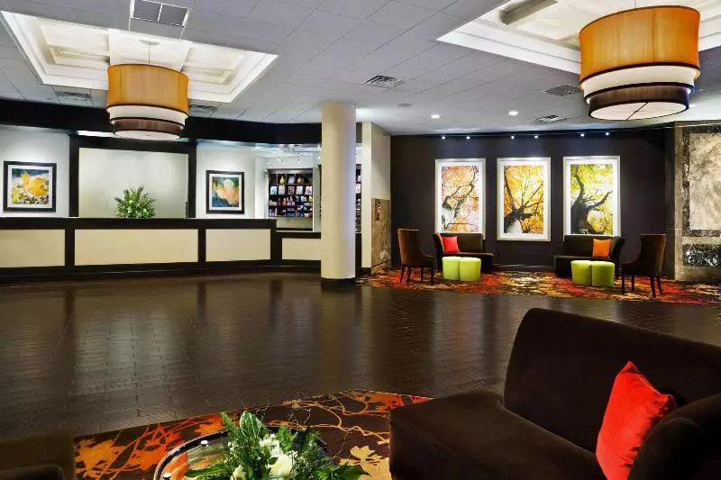 هتل Sheraton Springfield Monarch Place