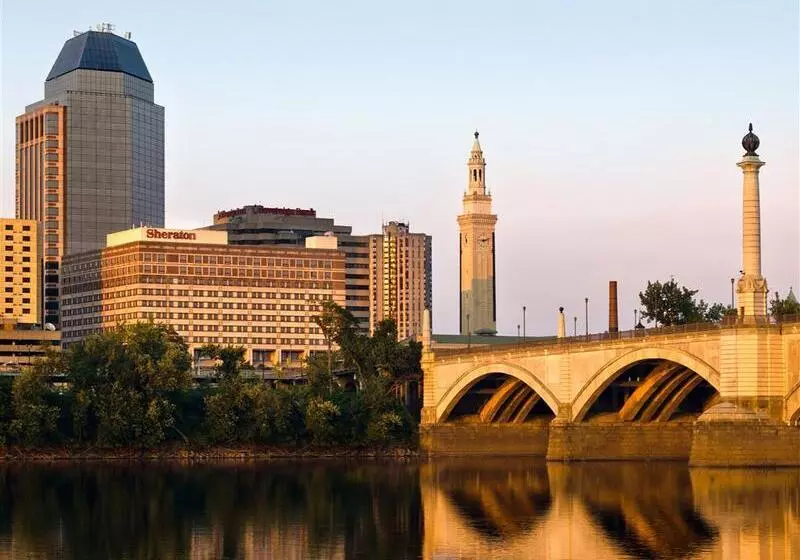 هتل Sheraton Springfield Monarch Place