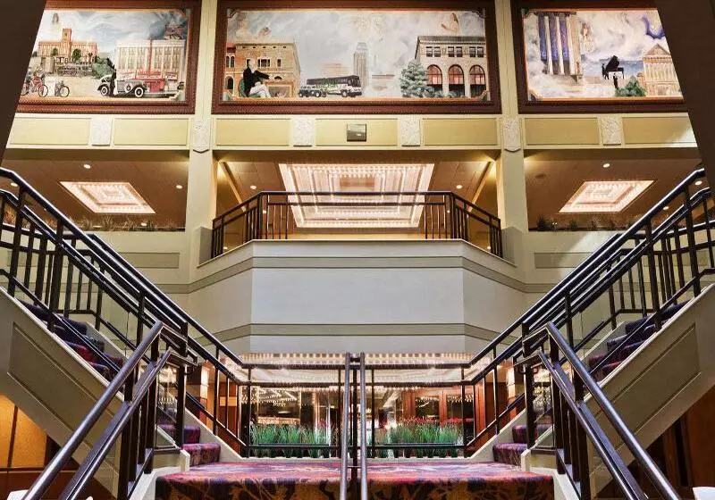 هتل Sheraton Springfield Monarch Place