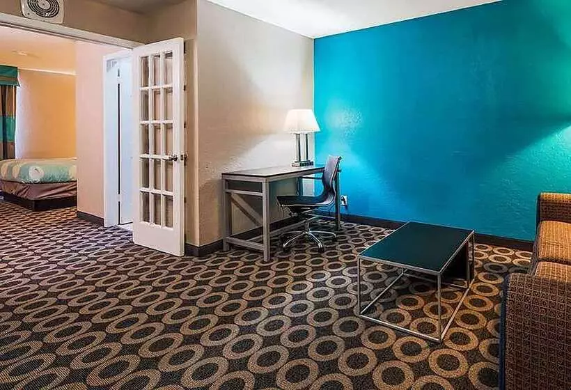 Hotelli Travelodge By Wyndham San Antonio Downtown Northeast