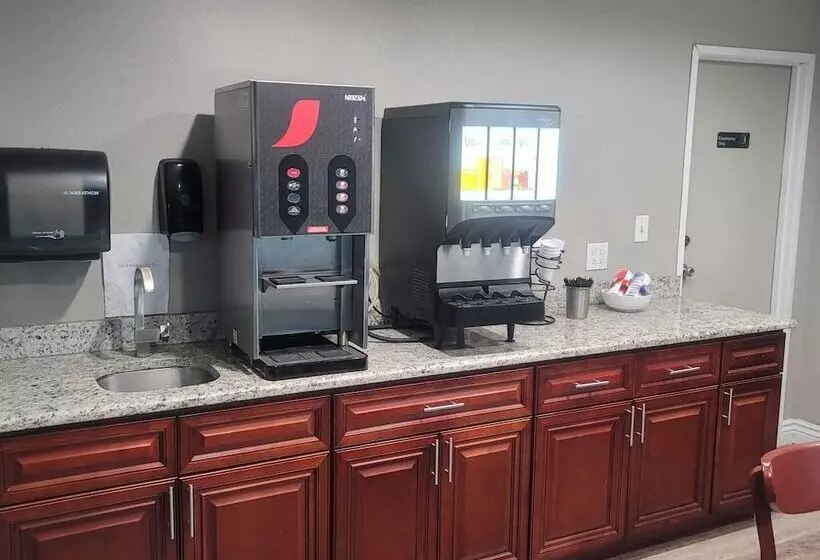 Hotelli Travelodge By Wyndham San Antonio Downtown Northeast