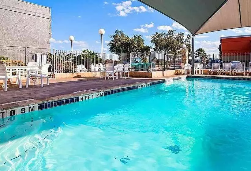 Hotelli Travelodge By Wyndham San Antonio Downtown Northeast