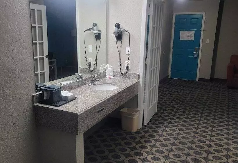 Hotelli Travelodge By Wyndham San Antonio Downtown Northeast