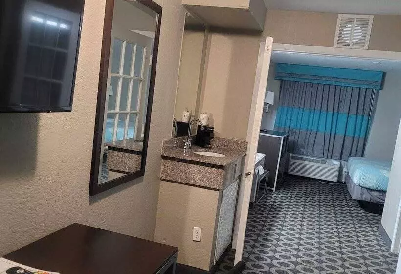Hotelli Travelodge By Wyndham San Antonio Downtown Northeast